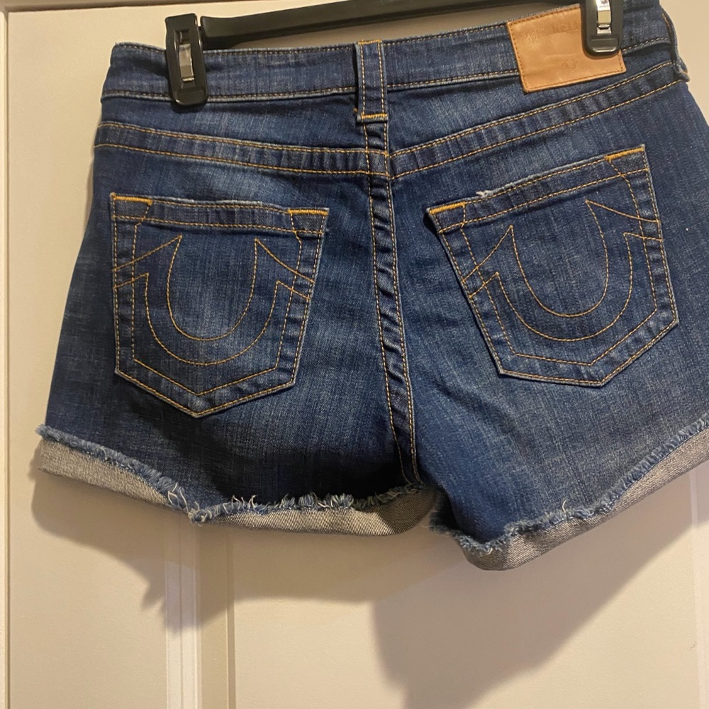 True Religion Jennie Mid Rise Curvy Shorts Size 27 Denim - Picture 3 of 11